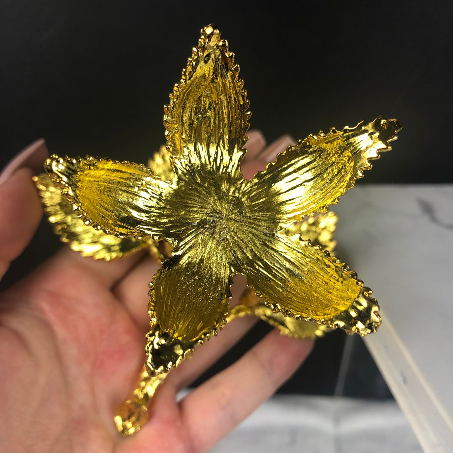 Flower Leaf sphere stand - Gold