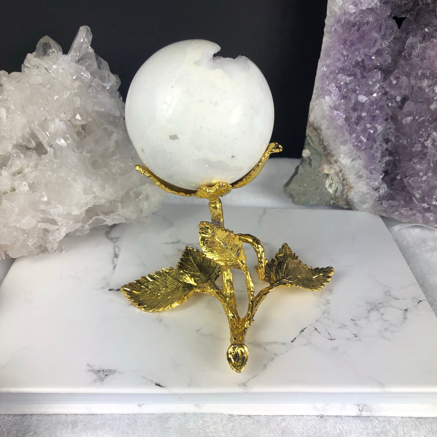 Flower Leaf sphere stand - Gold