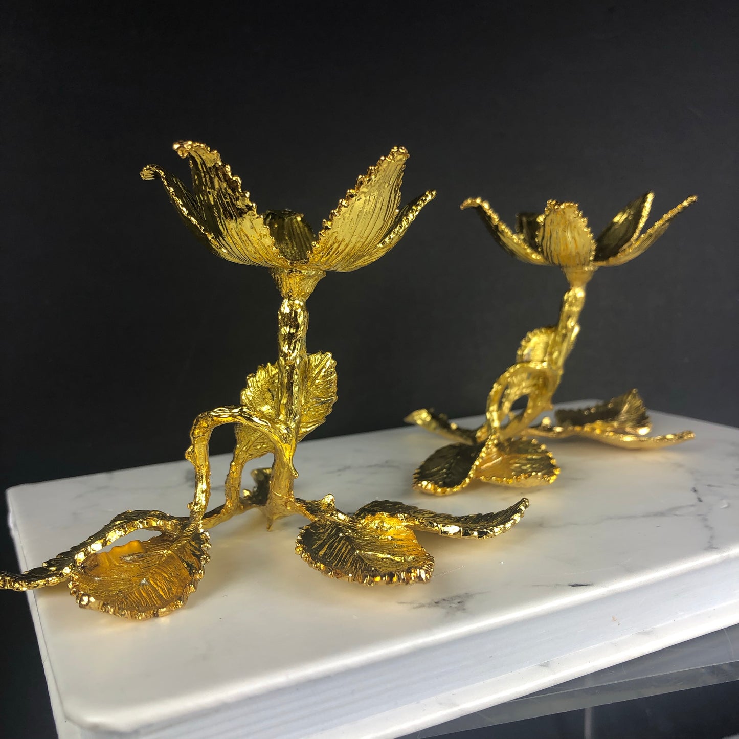 Flower Leaf sphere stand - Gold