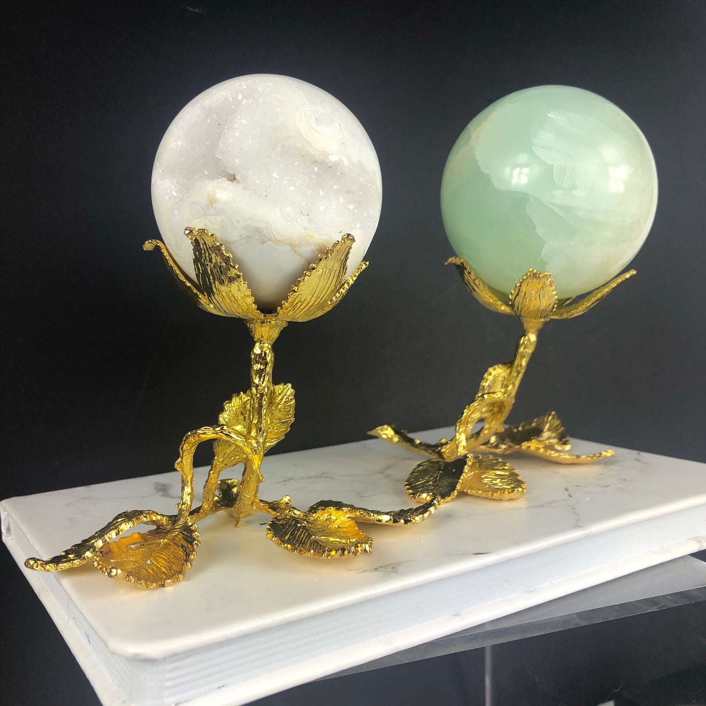 Flower Leaf sphere stand - Gold