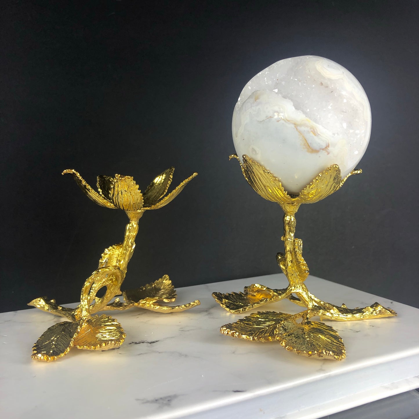 Flower Leaf sphere stand - Gold
